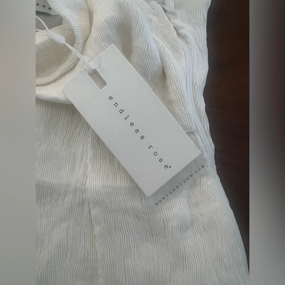 Endless Rose white SOFT TOUCH PLISSE TWIST MINI DRESS. Size M NWT